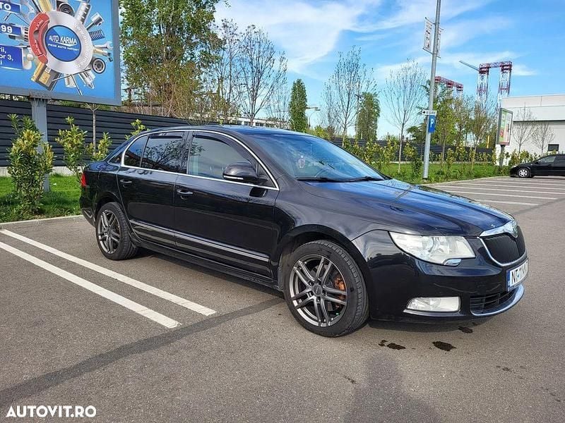 Culoarenegru Utilizat 2011 Skoda Superb Elegance Berlinǎ | 5.900 EUR (Preț OK) - Imagine 1/4