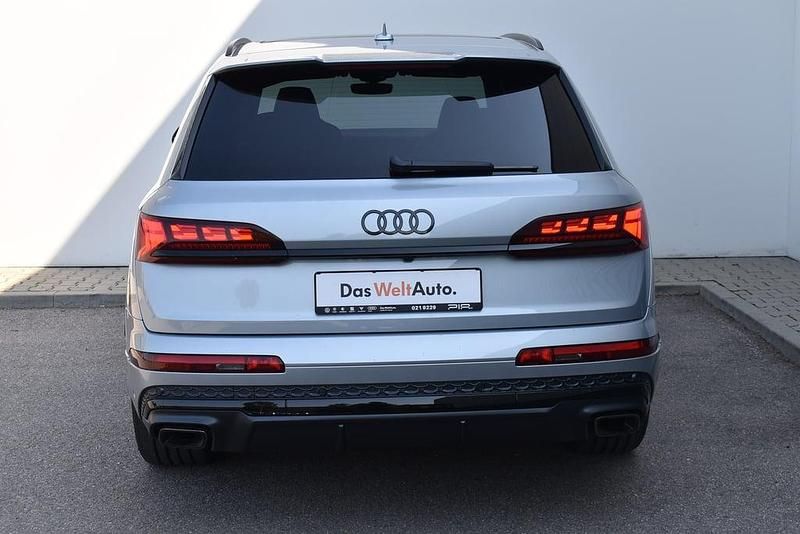 Second-hand Audi Q7 S-Line 340 CP (250 kW) 2025 Gri deschis  metalic SUV