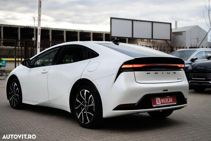 Second-hand Toyota Prius 130 CP (95 kW) 2023 Culoarealb Hatchback
