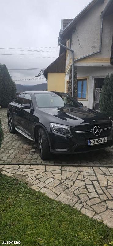 Culoarenegru Utilizat 2019 Mercedes GLC250 AMG line SUV | 28.998 EUR - Imagine 1/4