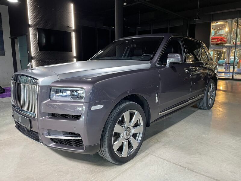 Gri Utilizat 2019 Rolls Royce Cullinan SUV | 279.000 EUR - Imagine 1/4