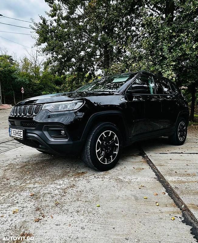 Second-hand Jeep Compass Trailhawk 240 CP (176 kW) 2022 Culoarenegru SUV