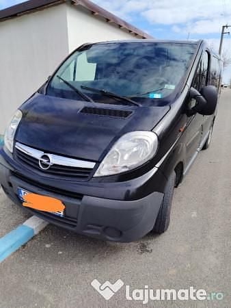 Second-hand Opel Vivaro 114 CP (83 kW) 2013 Negru Monovolum