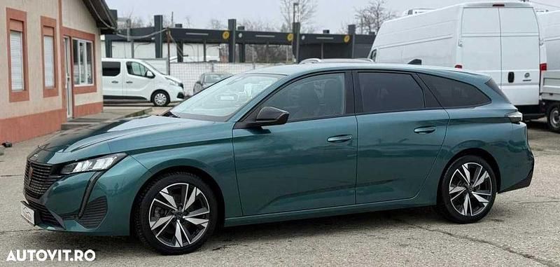 Second-hand Peugeot 308 Allure 130 CP (95 kW) 2022 Culoarealbastru Break