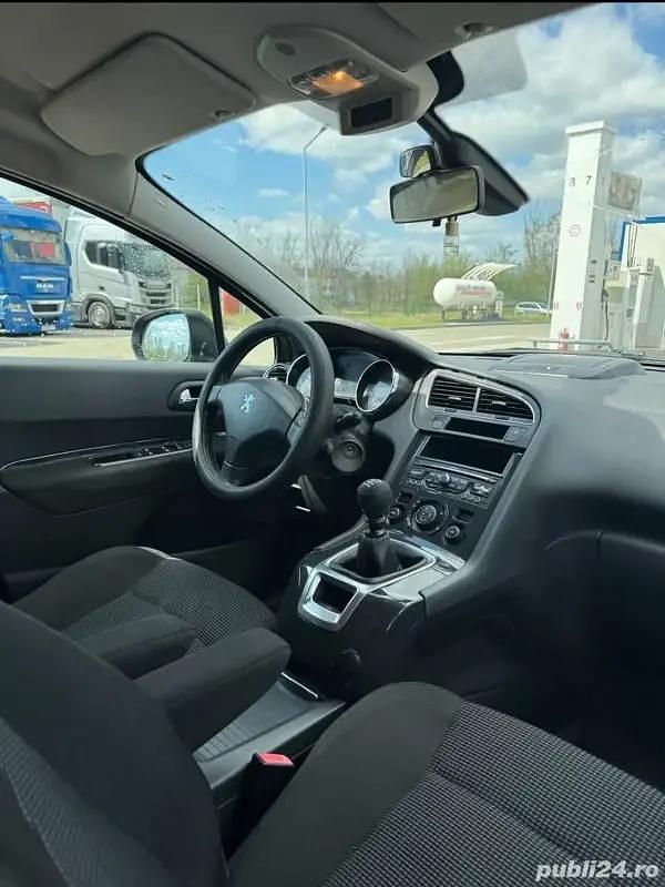 Second-hand Peugeot 5008 115 CP (84 kW) 2011 Negru Monovolum