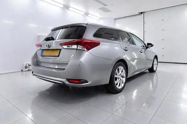 Second-hand Toyota Auris Hybrid Executive 136 CP (100 kW) 2018 Gri Berlinǎ