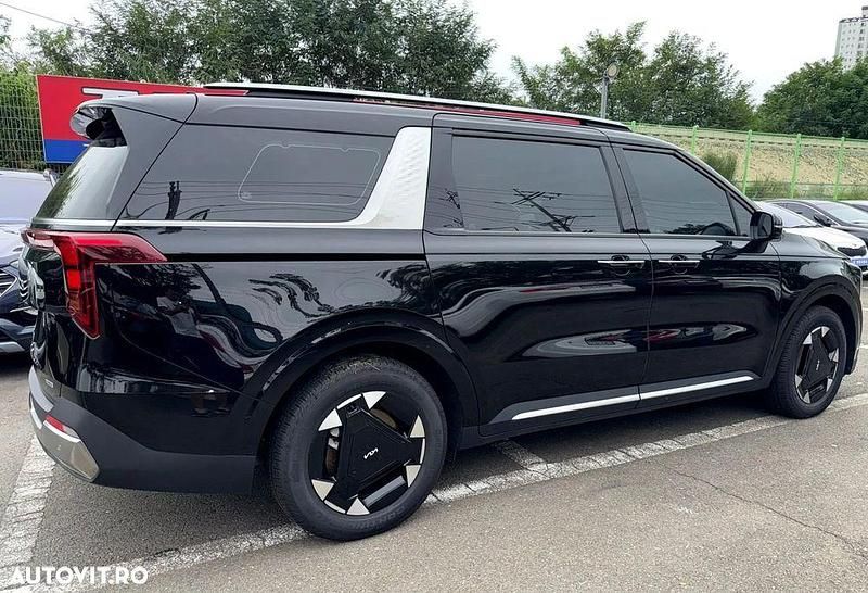 Second-hand Kia Carnival 204 CP (150 kW) 2024 Culoarenegru Monovolum