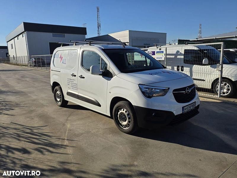 Second-hand Opel Combo 100 CP (73 kW) 2020 Culoarealb Monovolum