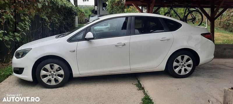 Culoarealb Utilizat 2015 Opel Astra Enjoy Berlinǎ | 4.850 EUR (Preț bun) - Imagine 1/4
