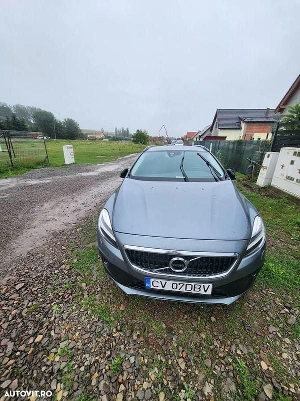 Gri Utilizat 2017 Volvo V40 Momentum Break | 8.000 EUR (Super Preț) - Imagine 1/4