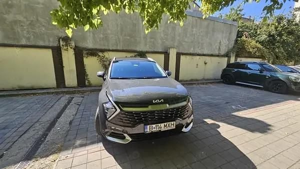 Gri Utilizat 2022 Kia Sportage Urban SUV | 21.000 EUR (Preț bun) - Imagine 1/4