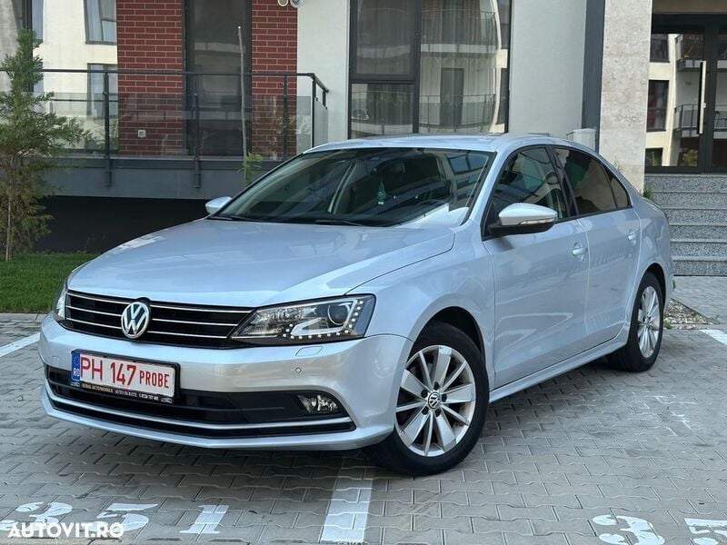 Gri Utilizat 2015 VW Jetta Highline Berlinǎ | 7.990 EUR (Preț OK) - Imagine 1/4