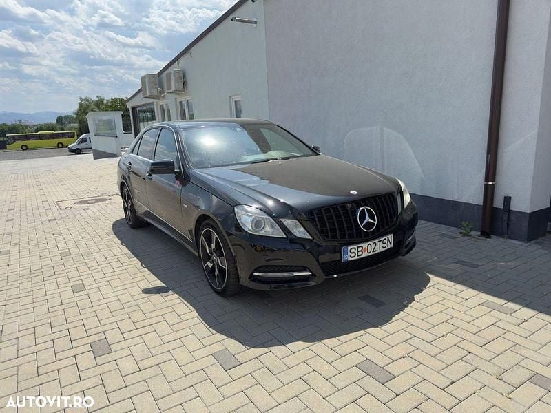 Culoarenegru Utilizat 2011 Mercedes E220 Berlinǎ | 9.500 EUR (Preț OK) - Imagine 1/4