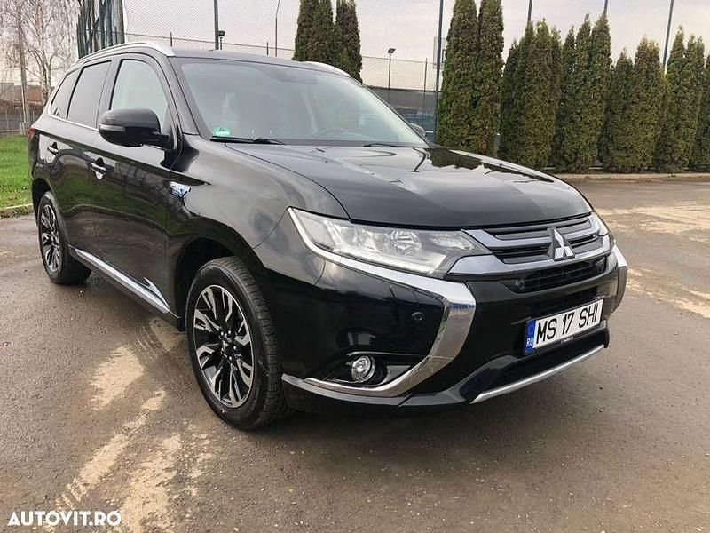 Negru Utilizat 2017 Mitsubishi Outlander P-HEV SUV | 16.000 EUR (Preț OK) - Imagine 1/4