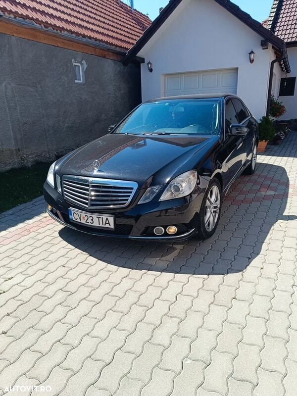 Negru Utilizat 2010 Mercedes E220 Berlinǎ | 6.100 EUR (Preț OK) - Imagine 1/4