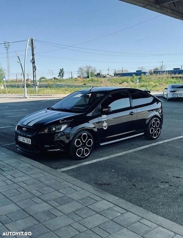 Culoarenegru Utilizat 2010 Ford Focus Titanium Coupe | 3.800 EUR (Scump) - Imagine 1/4