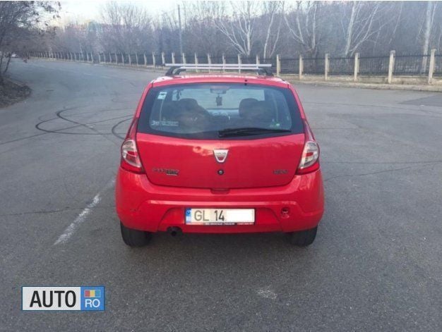 Second-hand Dacia Sandero 70 CP (51 kW) 2009 Rosu Hatchback