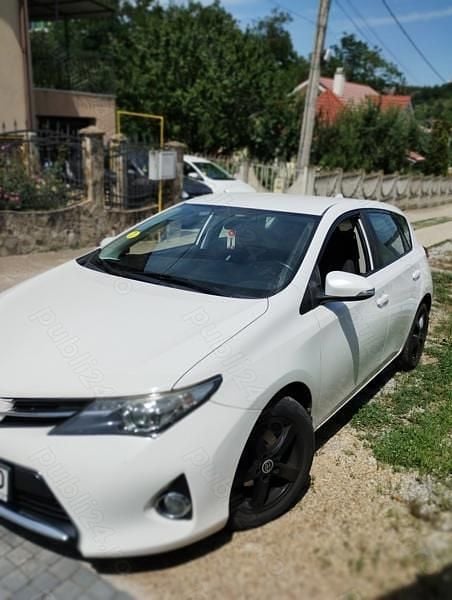 Second-hand Toyota Auris 90 CP (66 kW) 2013 Hatchback