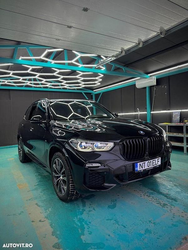 Second-hand BMW X5 Comfort Edition 265 CP (194 kW) 2020 Culoarenegru SUV