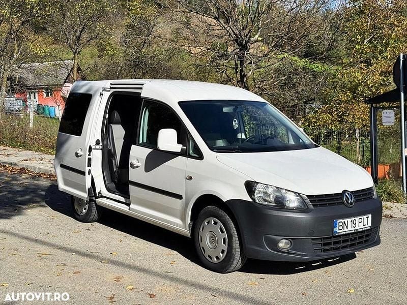 Second-hand VW Caddy Comfortline 102 CP (75 kW) 2012 Culoarealb Monovolum