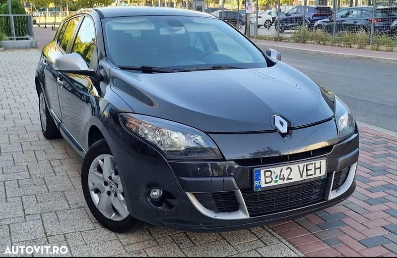 Culoarenegru Utilizat 2012 Renault Mégane III Dynamique | 3.350 EUR (Preț bun) - Imagine 1/4