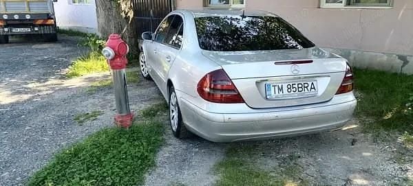 Second-hand Mercedes 220 150 CP (110 kW) 2003 Berlinǎ