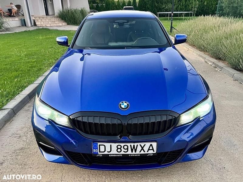 Culoarealbastru Utilizat 2021 BMW 320 Sport Line Berlinǎ | 28.800 EUR (Puțin scump) - Imagine 1/4