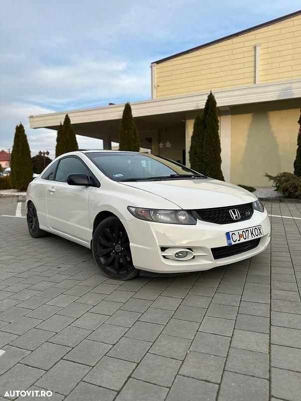 Second-hand Honda Civic 201 CP (147 kW) 2009 Culoarealb Coupe