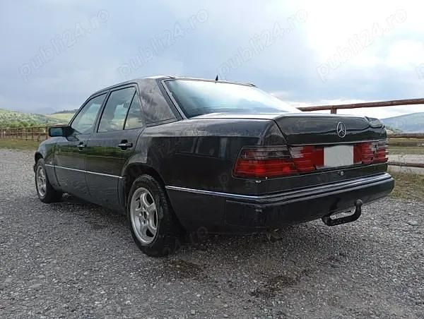 Second-hand Mercedes E250 128 CP (94 kW) 1991 Berlinǎ