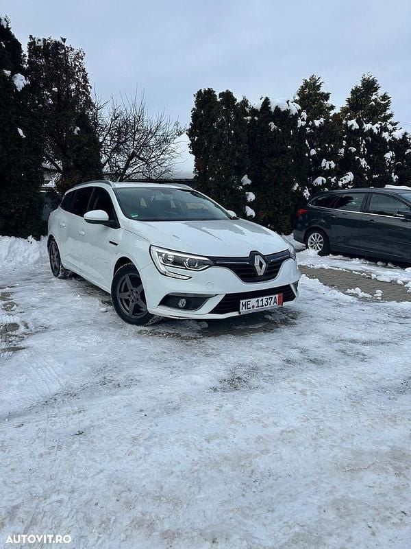 Culoarealb Utilizat 2017 Renault Mégane GrandTour LIMITED Break | 7.600 EUR (Preț OK) - Imagine 1/4