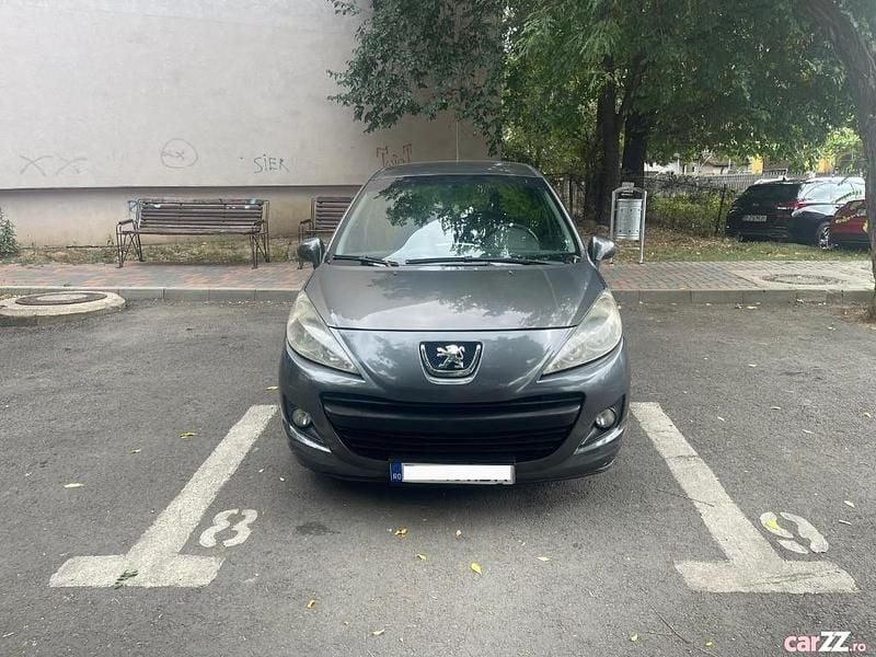 Argintiu Utilizat 2010 Peugeot 207 Hatchback | 2.200 EUR (Preț OK) - Imagine 1/4