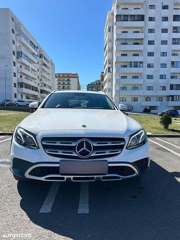 Alb Utilizat 2019 Mercedes E220 Break | 24.999 EUR (Super Preț) - Imagine 1/4