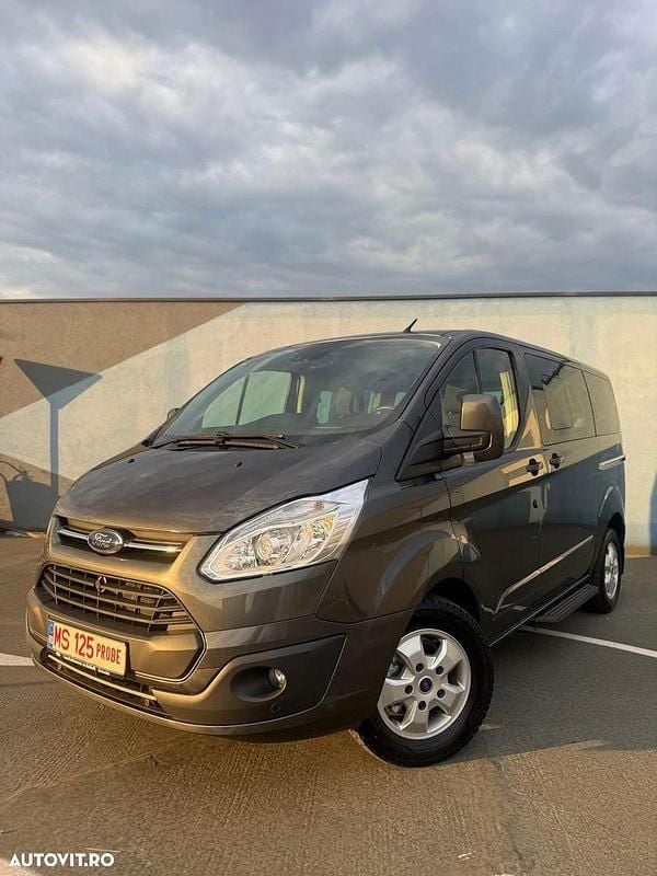 Second-hand Ford Tourneo Titanium 130 CP (95 kW) 2017 Culoareargint Van
