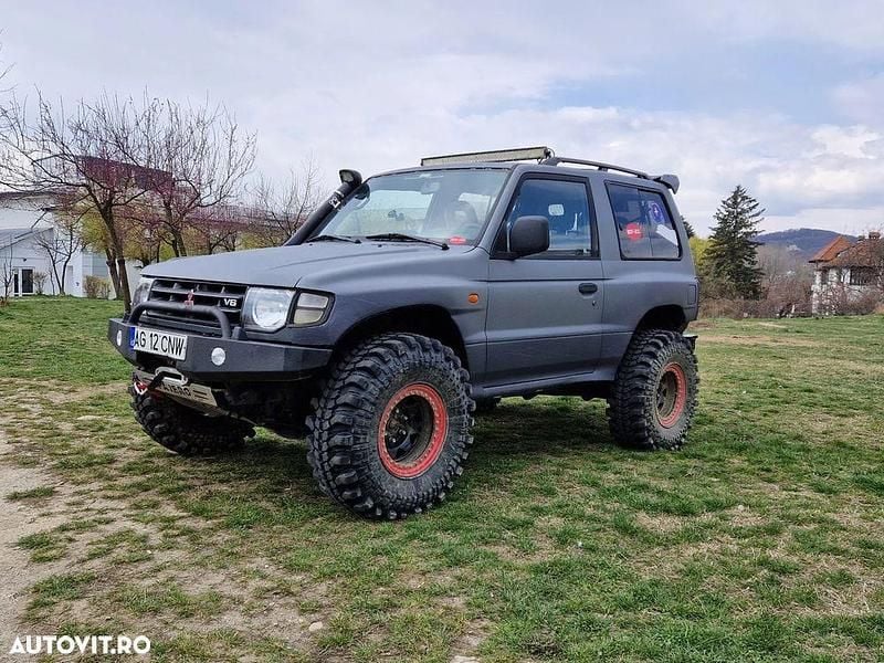 Culoaregri Utilizat 2000 Mitsubishi Pajero SUV | 7.550 EUR - Imagine 1/4