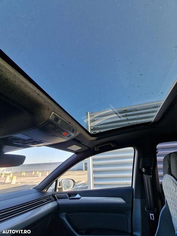 Second-hand VW Passat Business 150 CP (110 kW) 2021 Culoarealb Berlinǎ