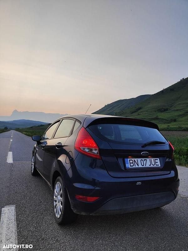 Culoarealbastru Utilizat 2010 Ford Fiesta Trend Hatchback | 2.800 EUR (Preț bun) - Imagine 1/4