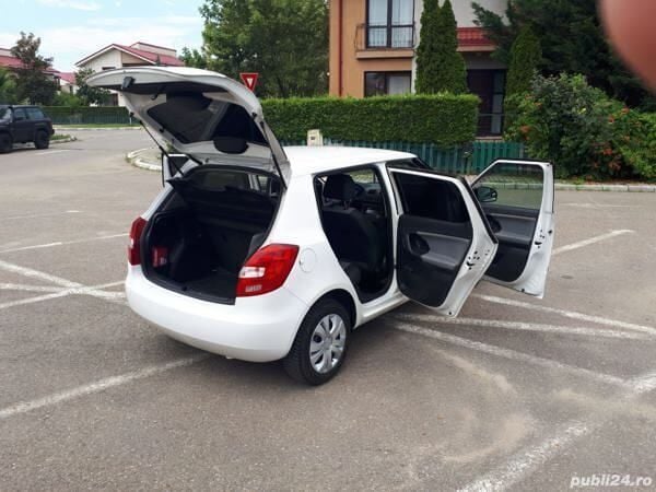 Alb Utilizat 2014 Skoda Fabia Hatchback | 4.000 EUR (Preț OK) - Imagine 1/4