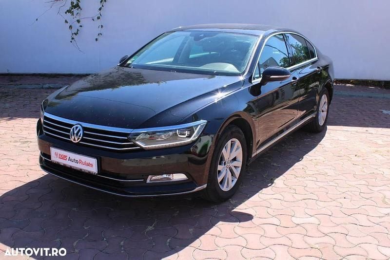 Culoarenegru Utilizat 2018 VW Passat Highline Berlinǎ | 20.500 EUR (Scump) - Imagine 1/4