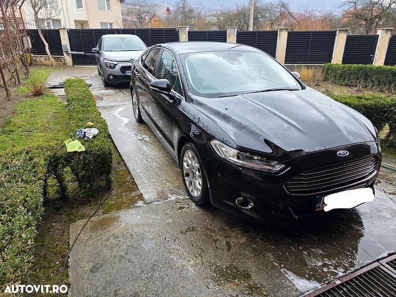 Second-hand Ford Mondeo Titanium 150 CP (110 kW) 2016 Culoarenegru Hatchback
