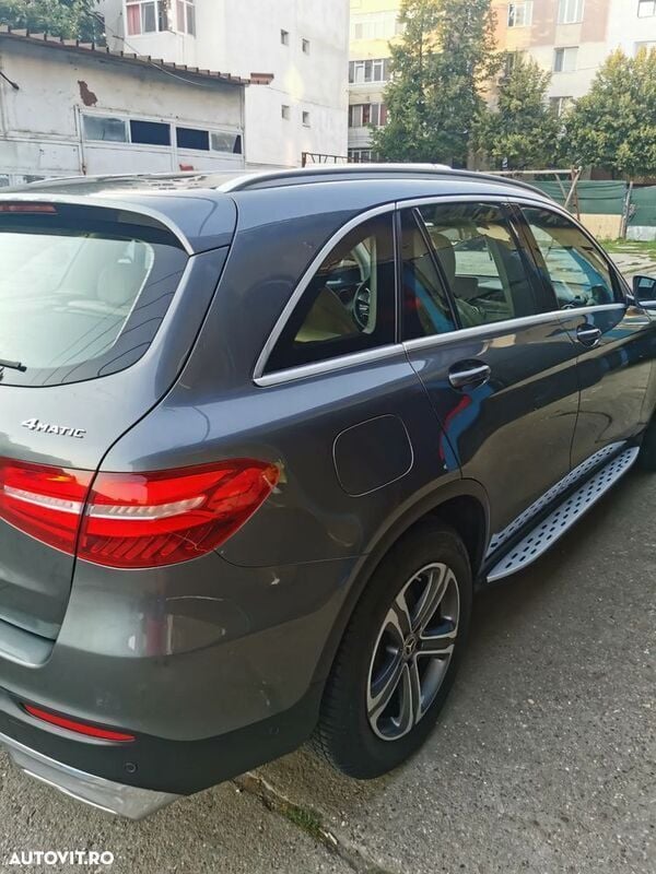 Gri Utilizat 2017 Mercedes GLC250 SUV | 19.000 EUR (Preț bun) - Imagine 1/4