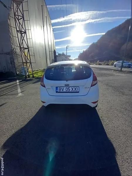 Utilizat 2015 Ford Fiesta Hatchback | 5.500 EUR (Preț bun) - Imagine 1/4