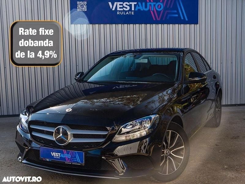 Culoarenegru Utilizat 2020 Mercedes C220 Berlinǎ | 26.499 EUR (Preț OK) - Imagine 1/4