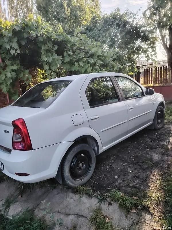 Utilizat 2010 Dacia Logan Berlinǎ | 1.800 EUR (Preț bun) - Imagine 1/4