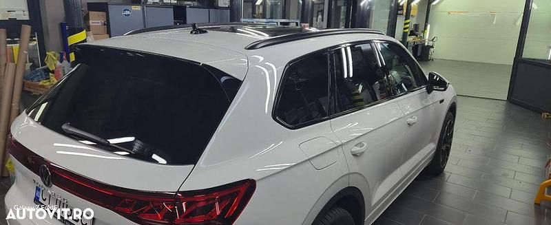 Second-hand VW Touareg Elegance 286 CP (210 kW) 2025 Culoarealb SUV