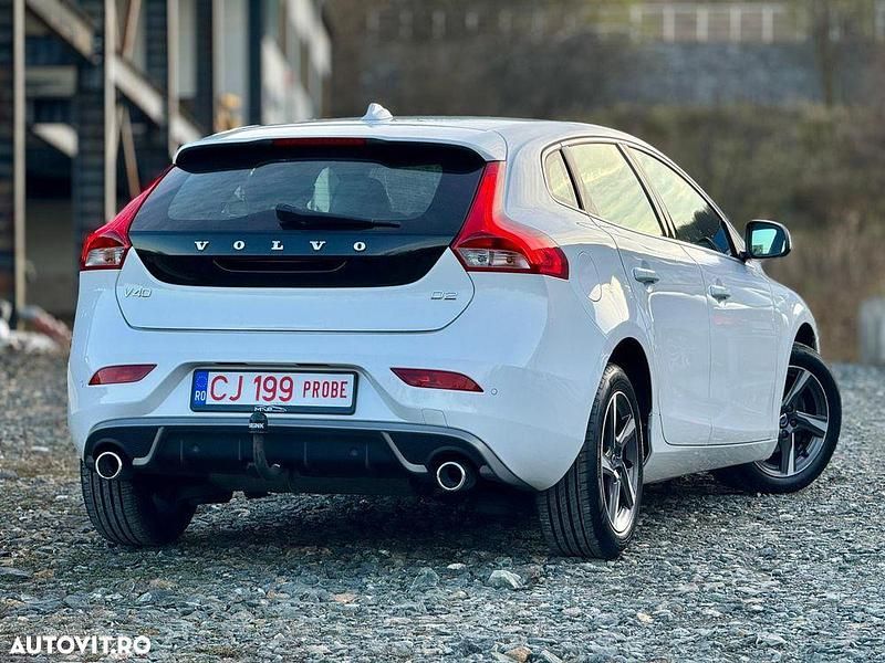 Second-hand Volvo V40 R-Design 120 CP (88 kW) 2015 Culoarealb Hatchback