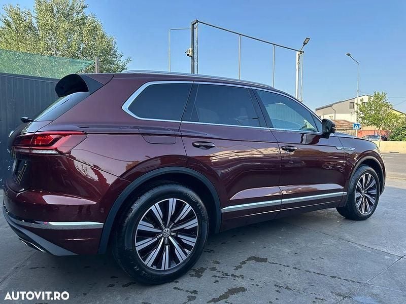 Second-hand VW Touareg Atmosphere 286 CP (210 kW) 2019 Rosu SUV