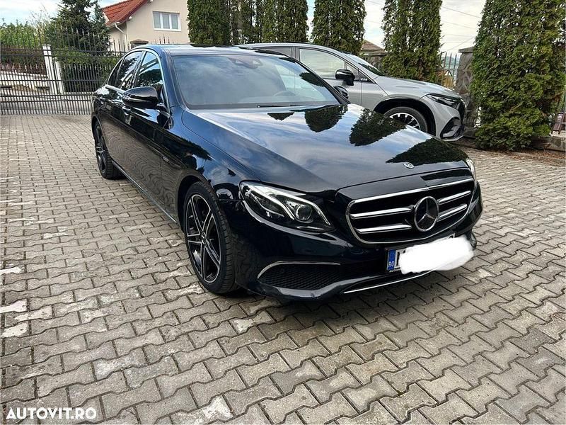 Culoarenegru Utilizat 2018 Mercedes E300 Edition Berlinǎ | 26.500 EUR (Preț bun) - Imagine 1/4