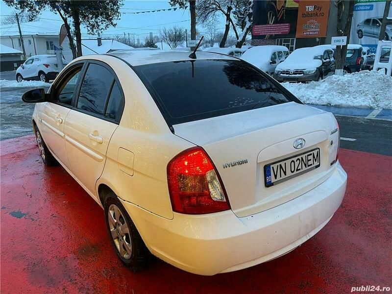Second-hand Hyundai Accent 110 CP (80 kW) 2007 Alb Berlinǎ