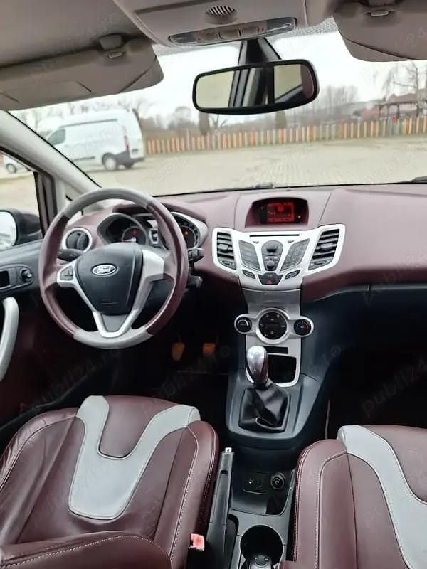 Second-hand Ford Fiesta Titanium 90 CP (66 kW) 2009 Violet Hatchback