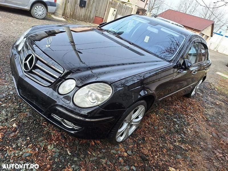 Second-hand Mercedes E320 Avantgarde 224 CP (164 kW) 2007 Culoarenegru Berlinǎ